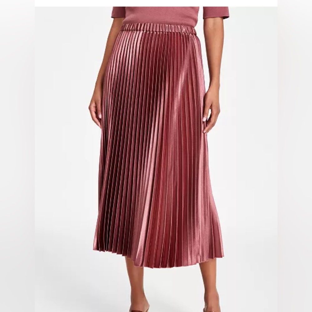 Anne Klein Rose Gold Metallic Pleated Midi Skirt. Size L